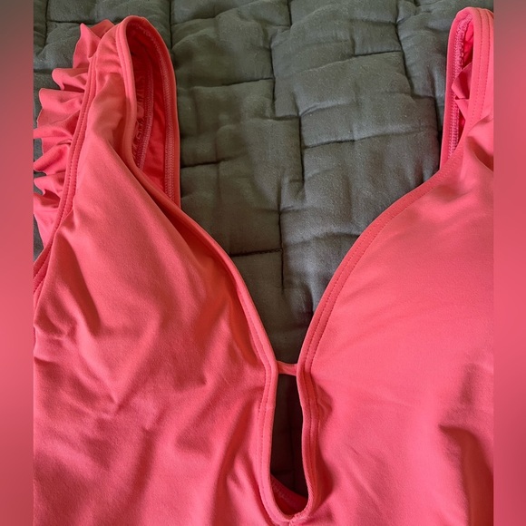 Kate Spade pink Ruffle Swimwear Bathing Suit Swimming One Piece medium - Picture 5 of 7